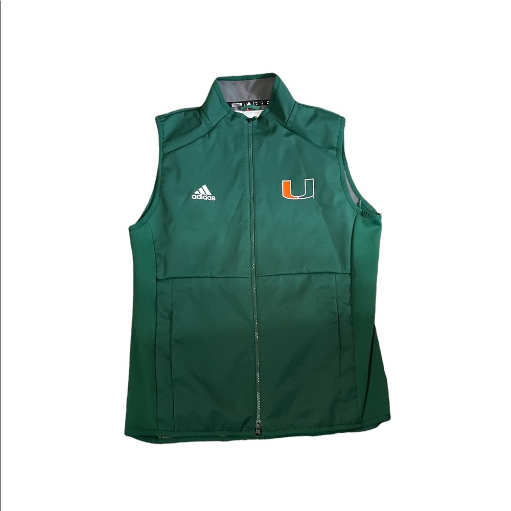 Um sleeveless zip jacket